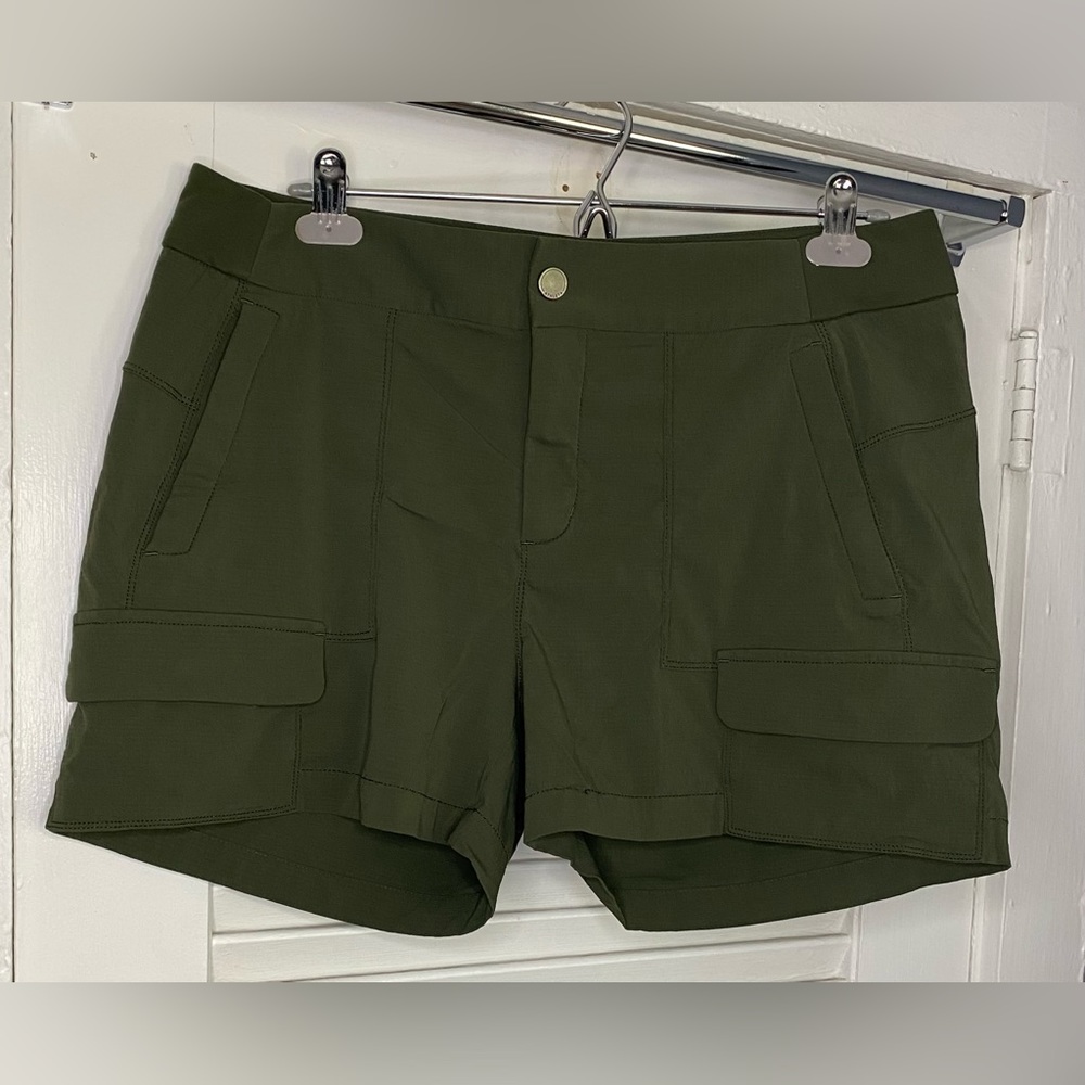 Athleta Trekkie cargo shorts